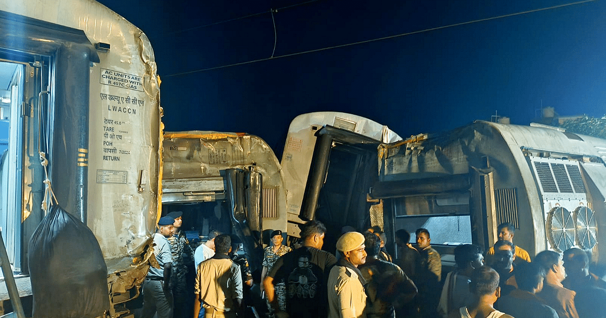 How did the coaches of Delhi-Kamakhya North East Express derail?  See the special picture after the accident