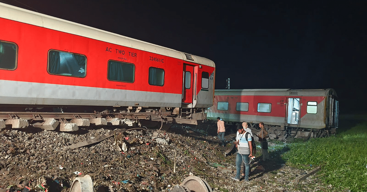 Bihar Train Accident Live: After North East Express accident, treatment of patients continues in Buxar, eight referred to Patna.