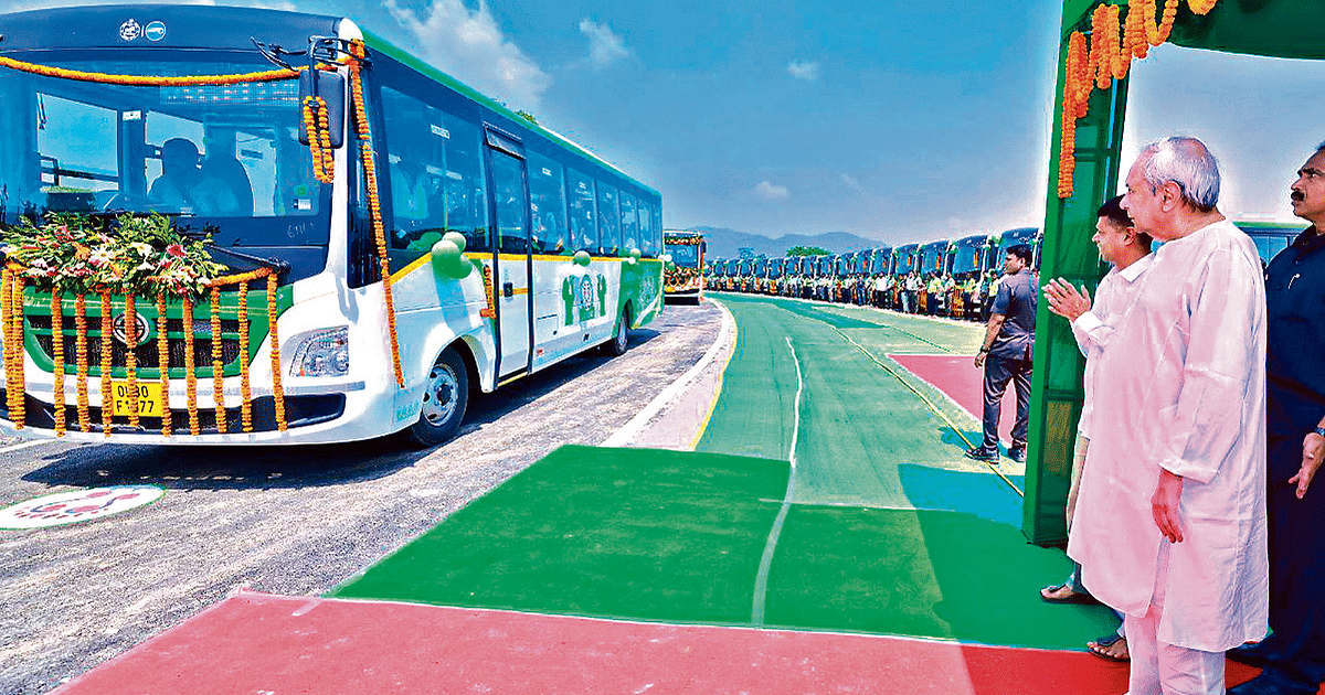 Before Durga Puja, Lakshmi bus service started in Odisha, Naveen Patnaik flagged off 36 buses.