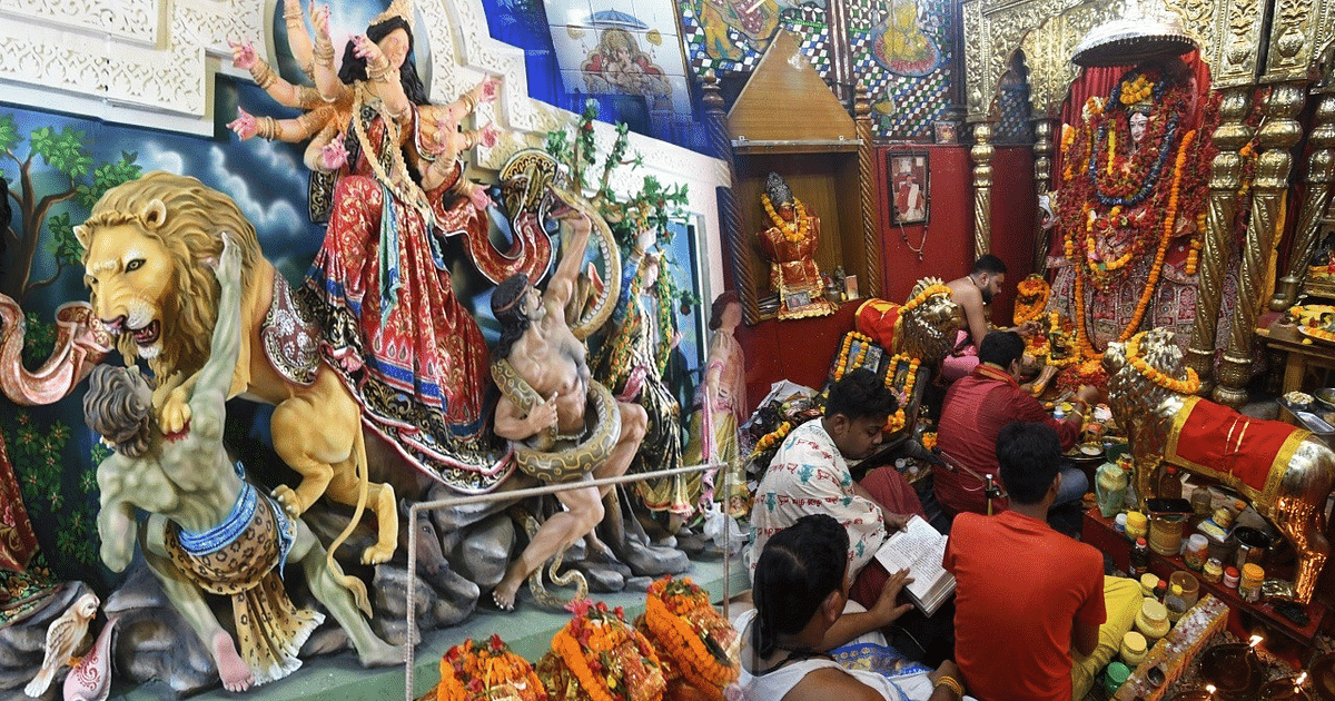 Durga Puja 2023: See Durga Puja of Bihar in pictures, city decorated with grand pandal, crowd of devotees started gathering.