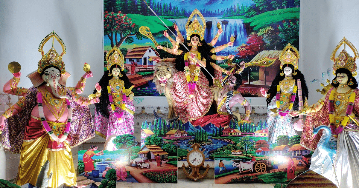 PHOTOS: The court of Maa Durga decorated in Bundu of Ranchi, seeing the joy of Durga Puja.