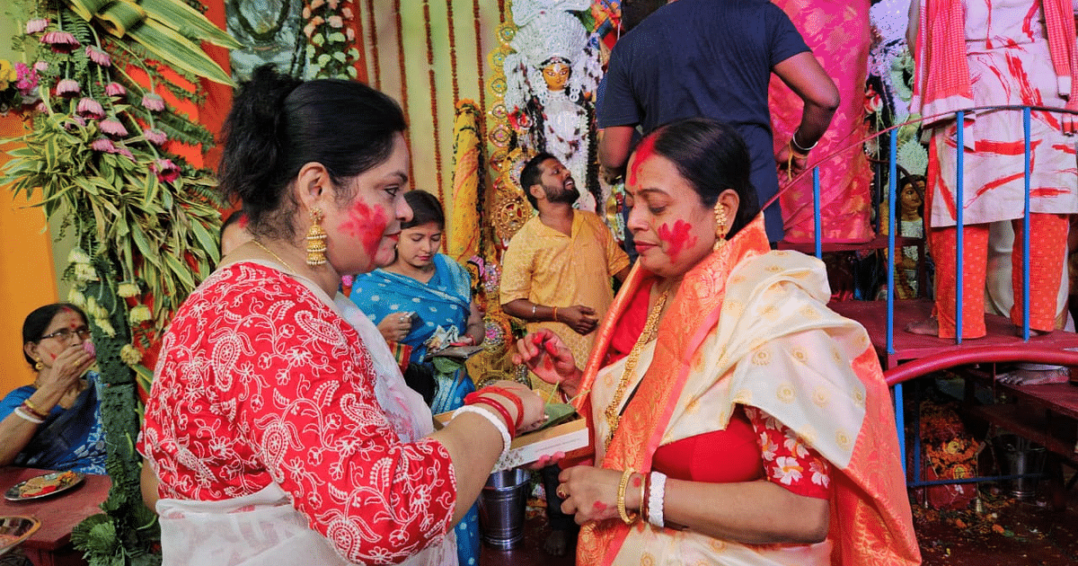 PHOTOS: In Gaya, married women bid farewell to Maa Durga by playing vermilion, wishing for world peace.