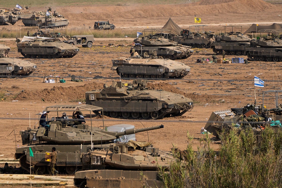 PHOTOS: Israel attacked 250 targets in Gaza in two days, ground action also started!