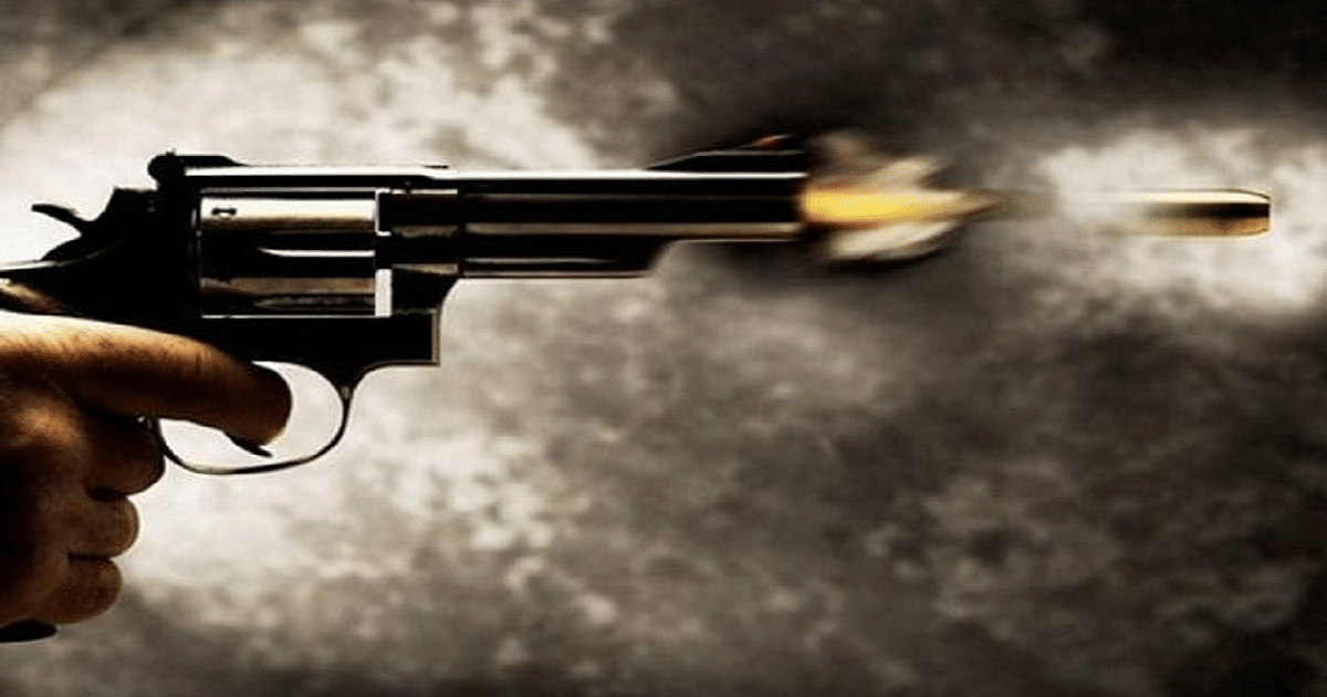 Amidst tight security during Durga Puja in Ranchi, criminals shot a young man, condition critical