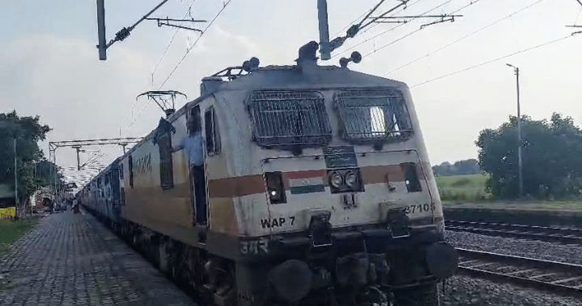 Bihar: Driver forgot to stop the train at the station, after realizing his mistake he did this on the middle bridge