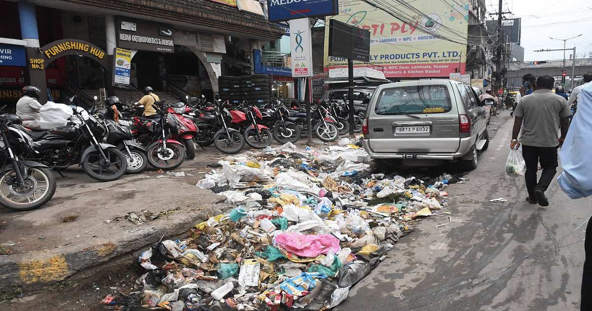 Bihar: On 'Swachh Bharat Diwas', there was pile of filth on the roads, know the latest update of sanitation workers' strike..
