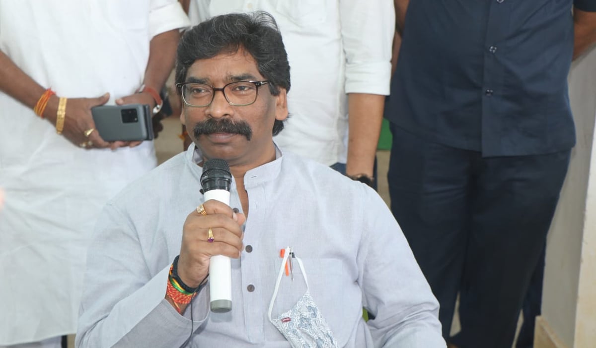 CM Hemant Soren targeted BJP, said- their political ground is swampy, they are using Veer Sena in campaigning.