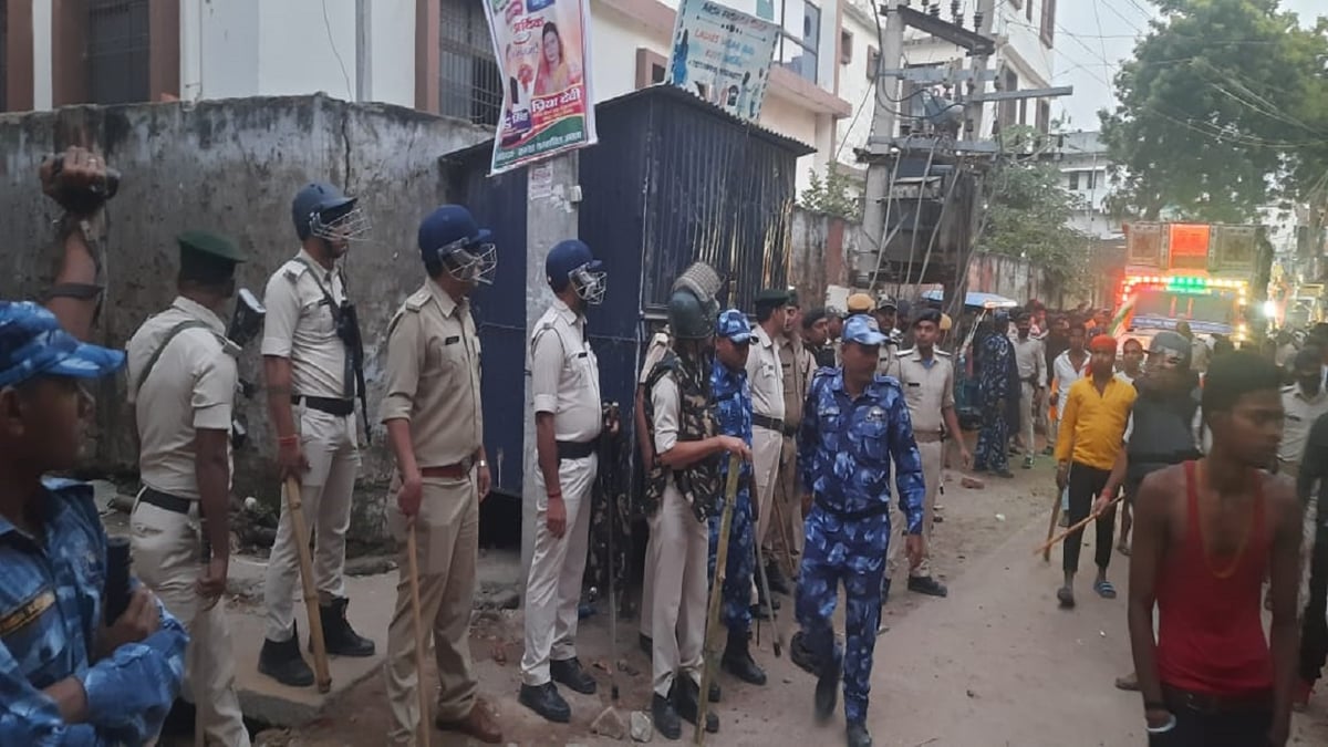 Clash between two communities during idol immersion in Chapra, Bihar, area changed in police cantonment after stone pelting