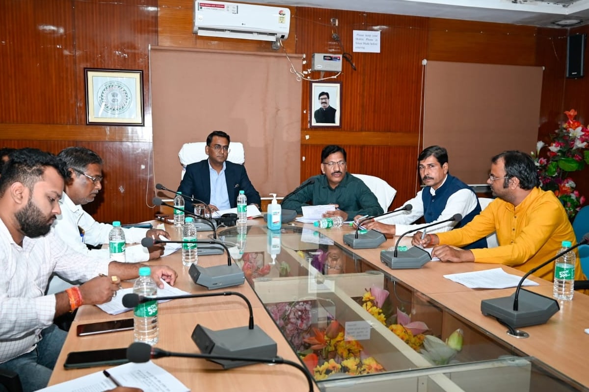 Deoghar DC held a meeting with leaders of all political parties, called for cooperation