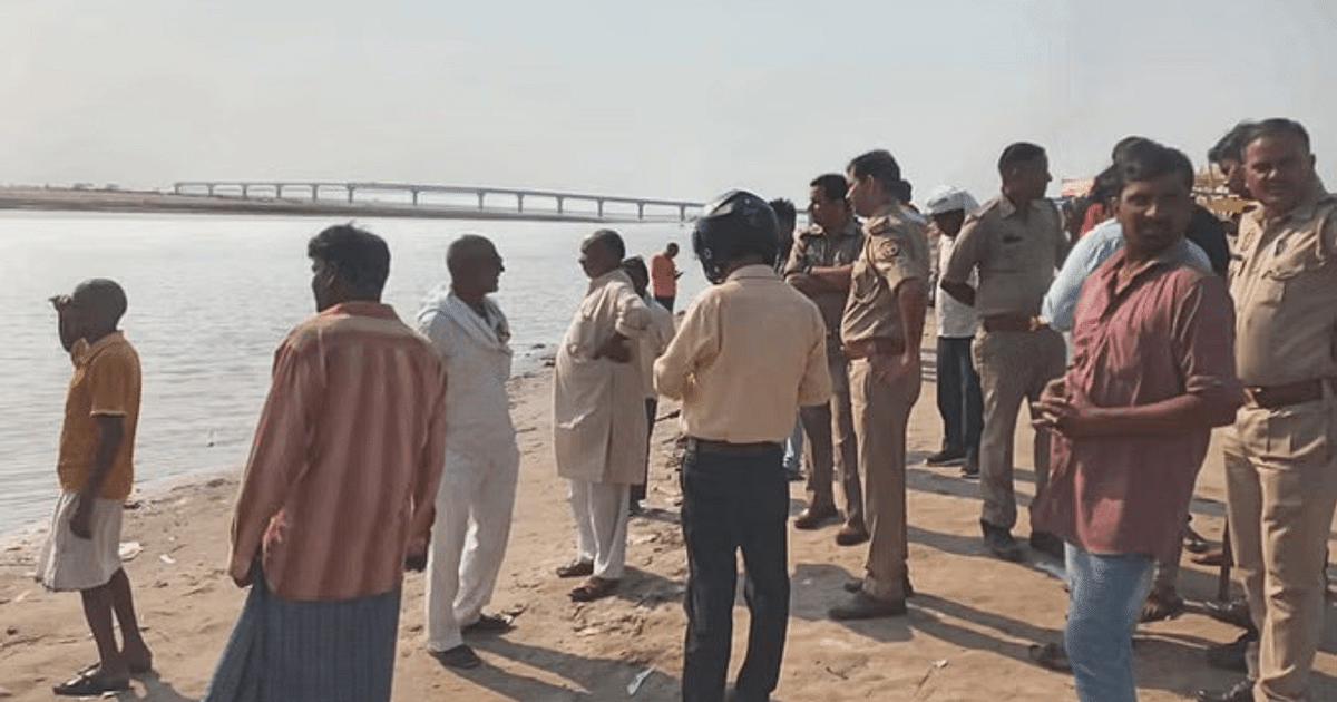Deoria: Five friends who had gone to visit Barhaj fair drowned in Saryu river, diver saved 4, one died.