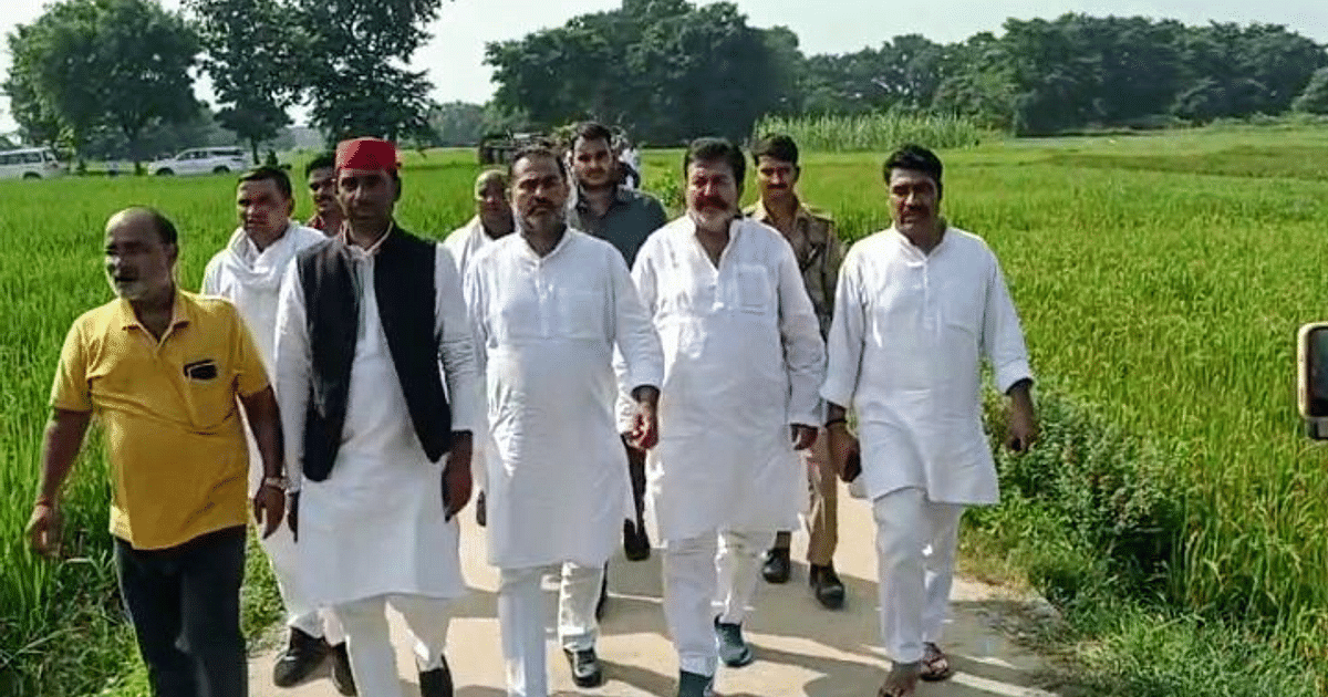 Deoria Murder Case: SP delegation reached Fatehpur, met Dubey-Yadav family and sought compensation and justice from the government.