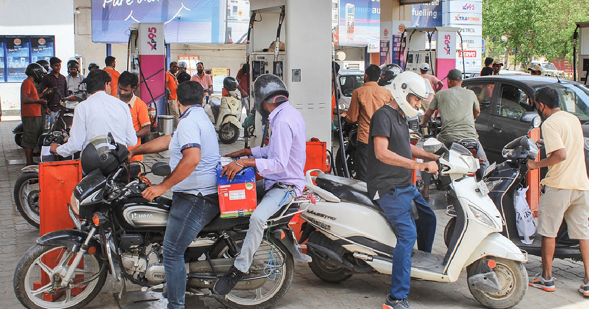 Don't be surprised!  When the camera was kind, challan was issued to 800 people while filling petrol.