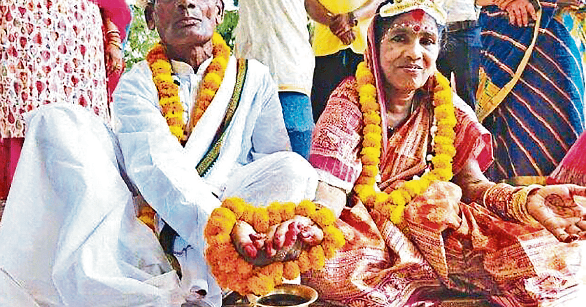 Due to leprosy, the family left the elders alone, 63 year old Dasa Marandi made Padmavati his life partner.