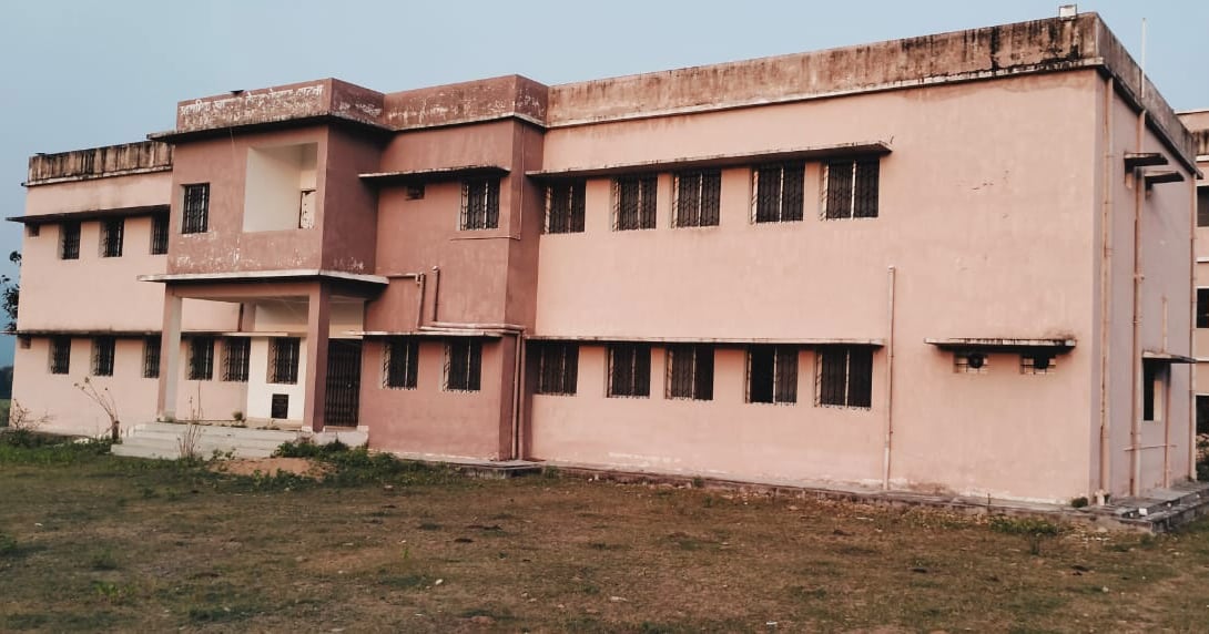 Garhwa: Health center worth Rs 3 crore has been closed for four years due to lack of doctor.