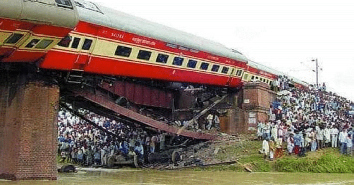 In Bihar, the bogie of Rajdhani Express got submerged in the river, the country's biggest railway accident happened here, know..