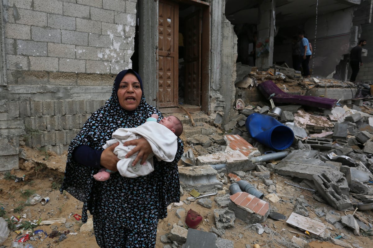 Israel Hamas War: There is looting in Gaza!  People attack on flour and food items in relief camp