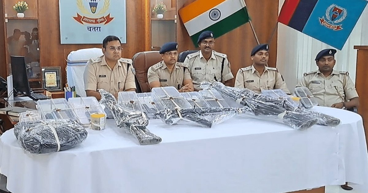 Jharkhand: Five militants including two subzonal commanders of Naxalite organization TSPC arrested from Chatra, weapons and bullets recovered.