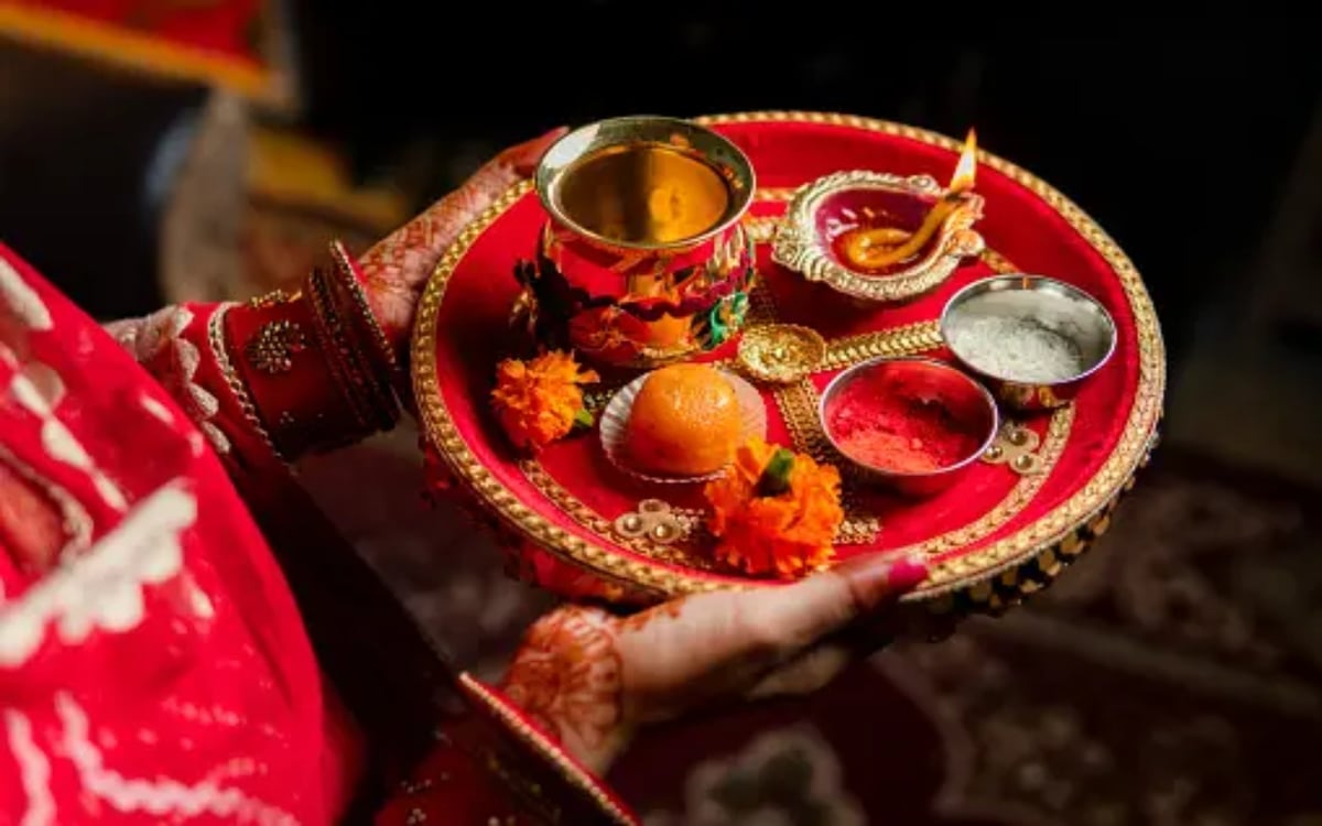 Karwa Chauth 2023: Karwa Chauth fast is on Wednesday, note down the auspicious time, worship method, materials and moonrise time.