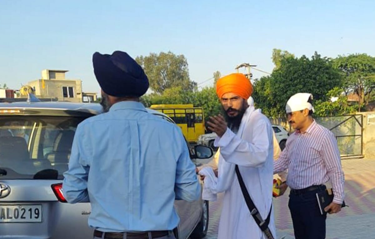 Khalistan supporter Amritpal Singh's father was going to Qatar, stopped at Amritsar airport