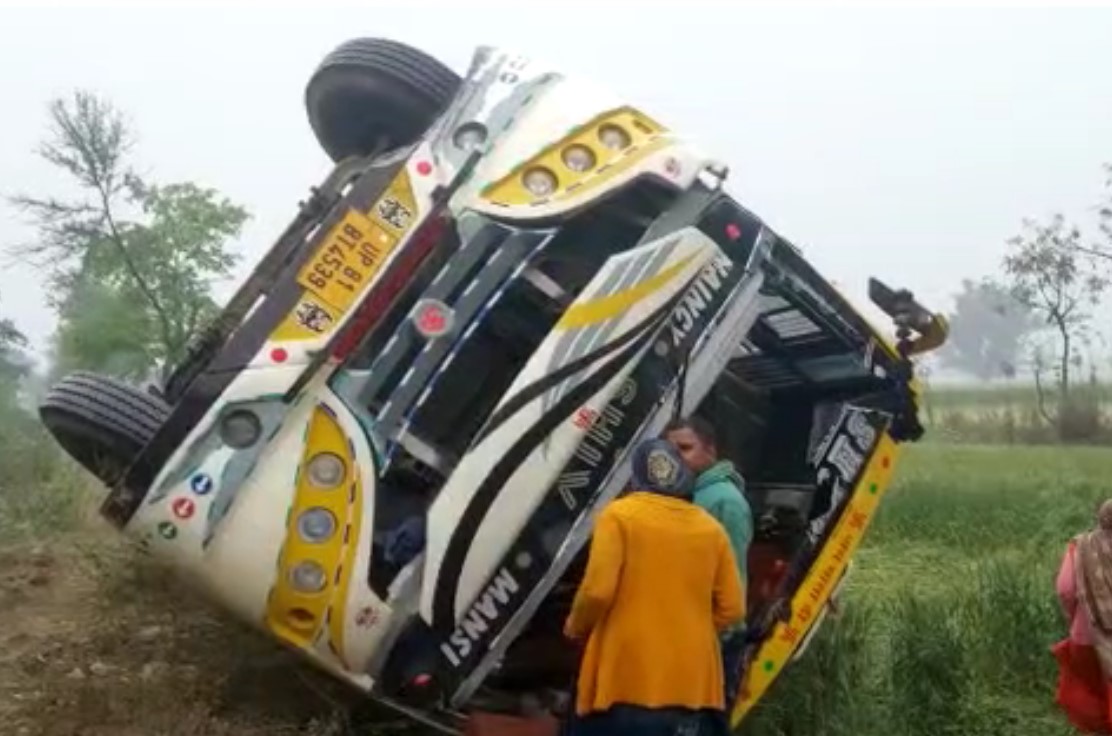 Mirzapur: So far five people have died, more than 30 injured in a bus accident near Dadri Dam in Mirzapur district.