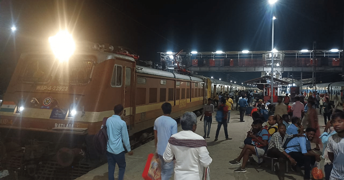 Overhead line fails at Kiul Junction, train operations disrupted