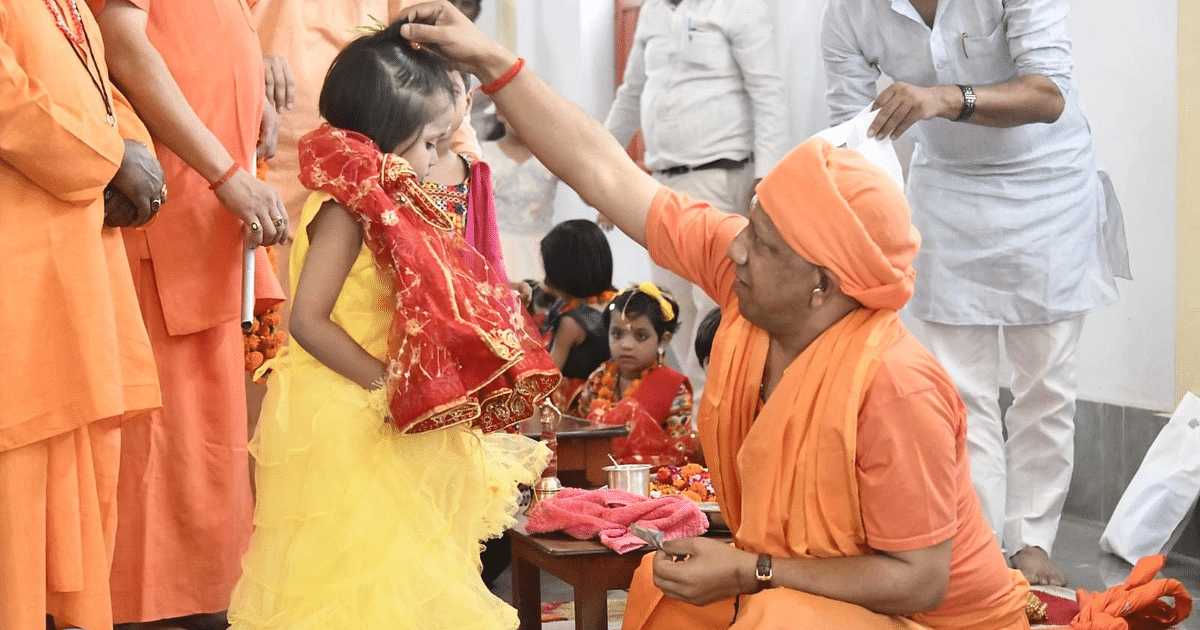 PHOTOS: CM Yogi worshiped mother power at the feet of 9 girls, see photos