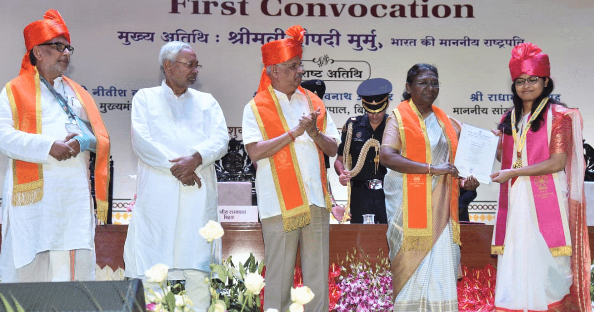 President Draupadi Murmu was overjoyed to see the long queue of daughters at the convocation ceremony, described it as a picture of developed India.
