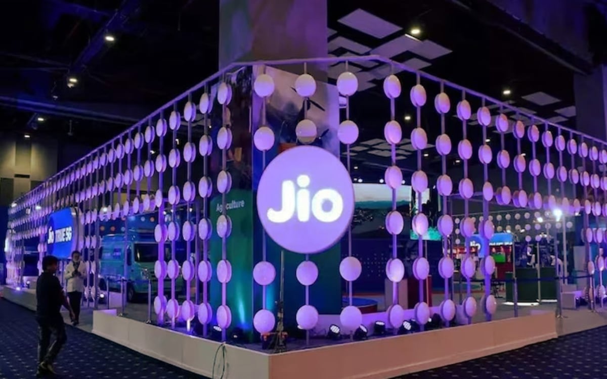 Reliance Jio's new tool will break the language barrier, will provide real time translation and transcription facility