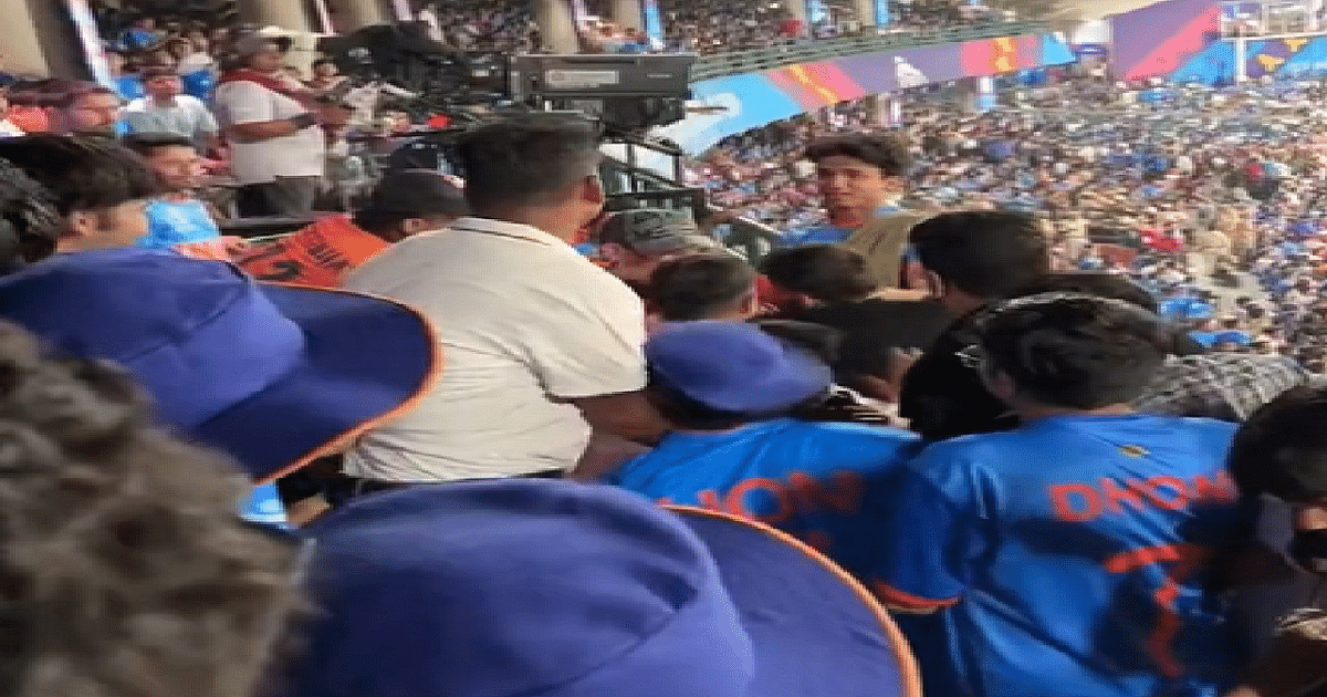VIDEO: There was fierce kicking and punching in the India-Afghanistan match. Dhoni-Rohit's fans beat up Virat's fans.