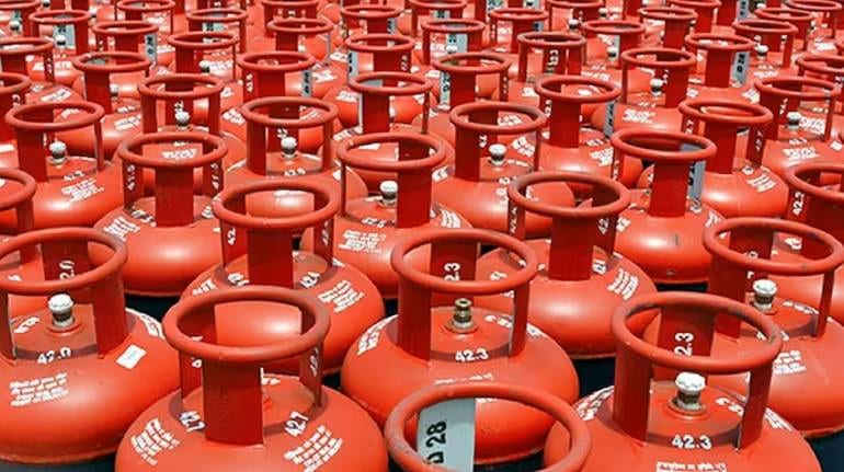 16 lakh women of 10 districts including Gorakhpur will not get free cylinder on Diwali, know the reason here