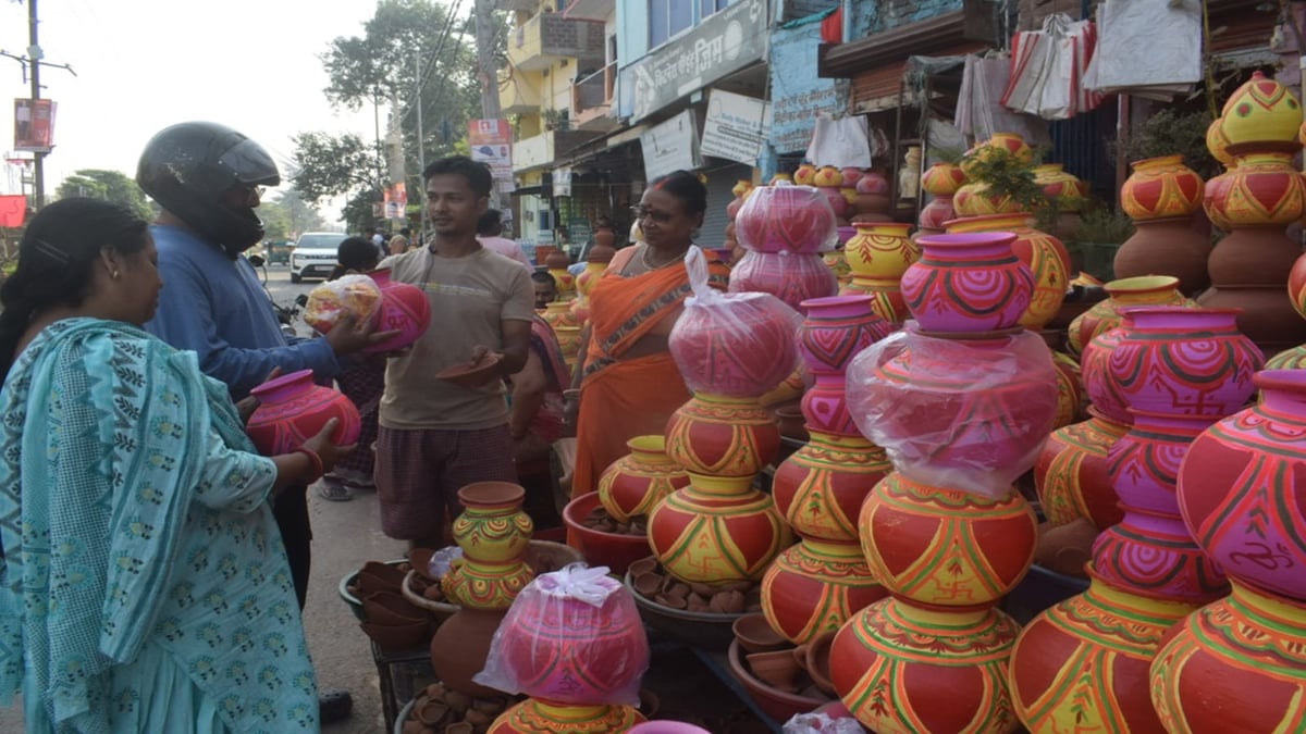 Bihar: The market started getting decorated for Dhanteras, there is a lot of shopping in electronic sectors, see the pictures of the market.