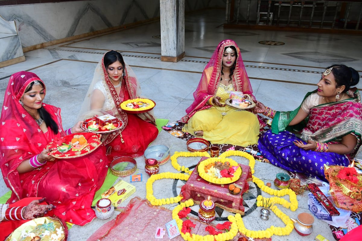 Do not leave these items in the puja thali of Karva Chauth, know the puja method and time to see the moon.