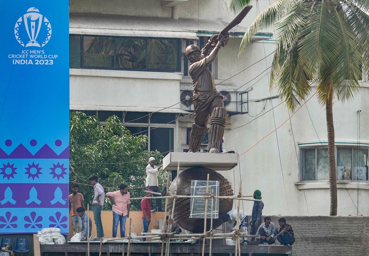 Sachin Tendulkar's life size statue installed in Wankhede Stadium, Master Blaster's explosive entry amid World Cup
