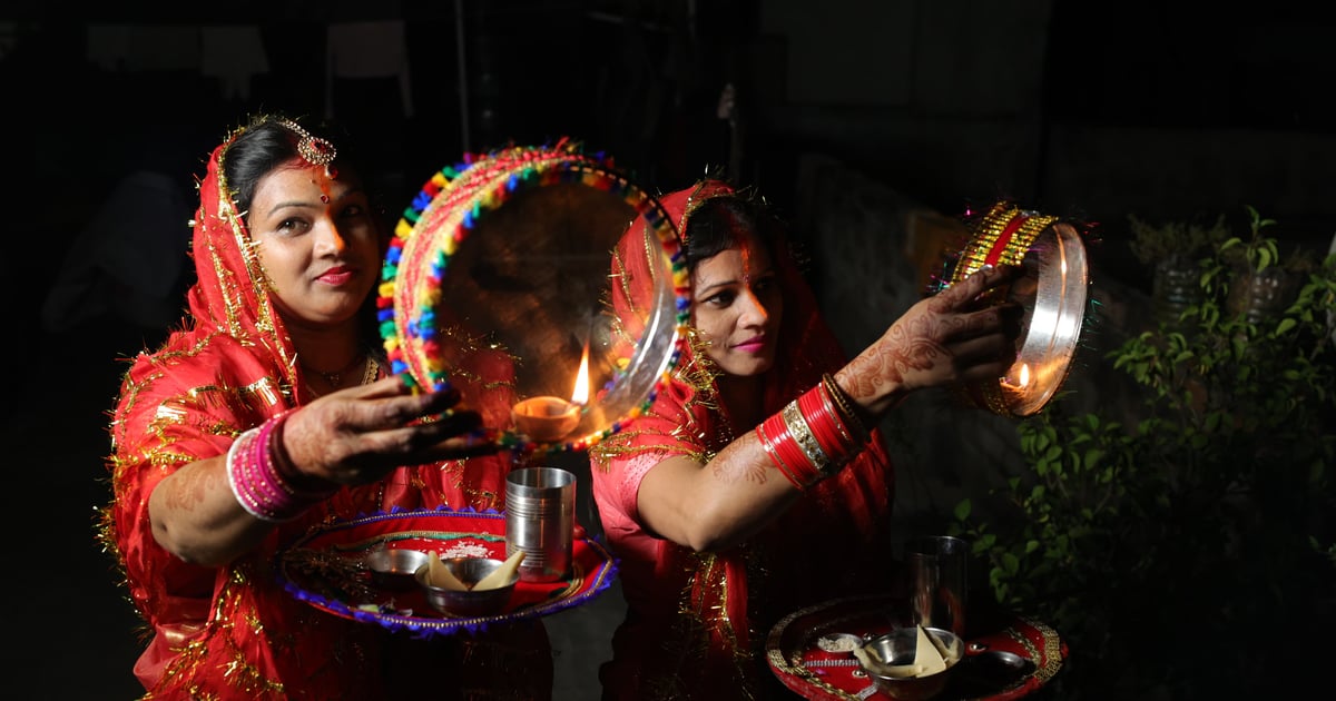 PHOTOS: May my beloved have a long life... Married women saw the moon, celebrated Karva Chauth.