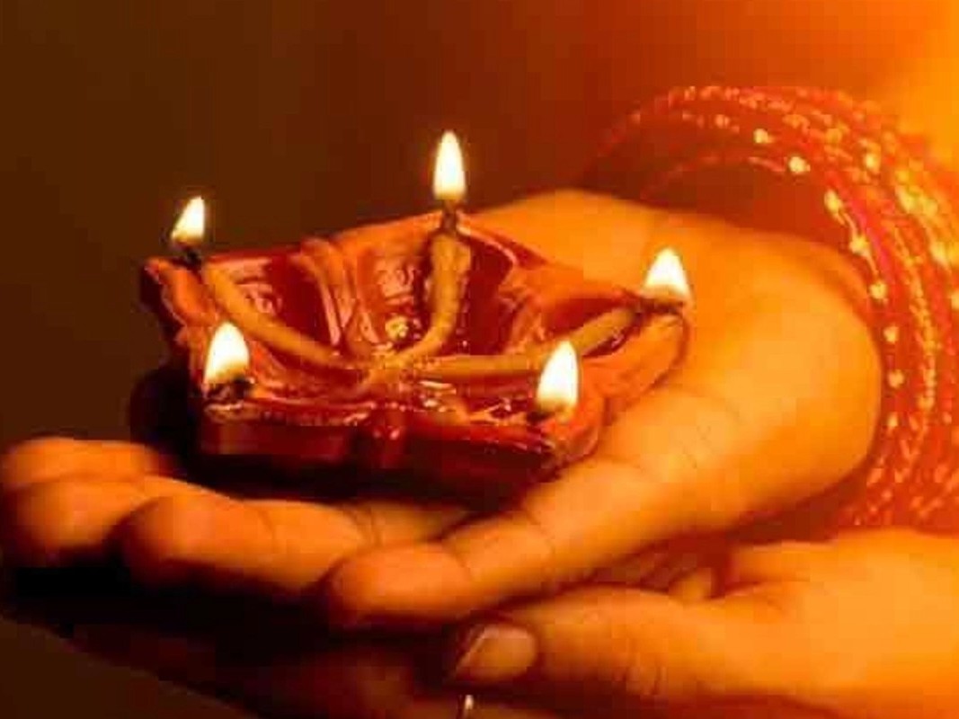 Dhanteras 2023: Why is Yama's lamp lit?  Know the auspicious time for donating lamps and worshiping on the day of Dhanteras.