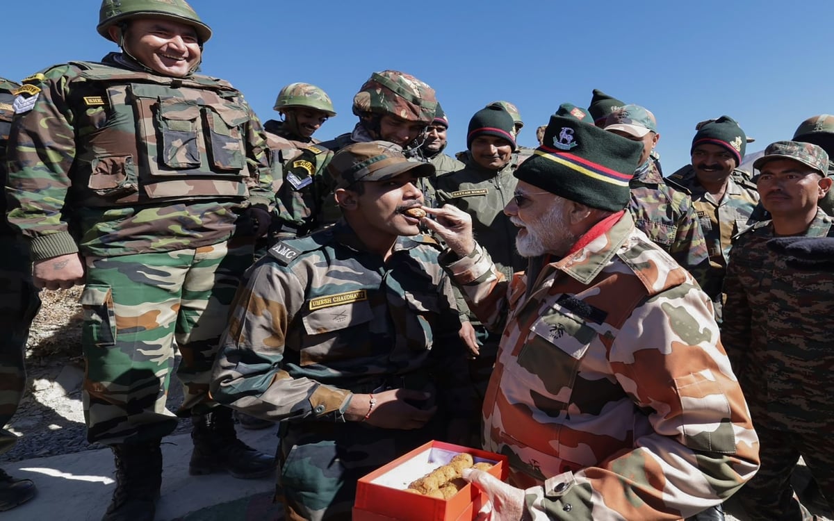 'Where there are soldiers of the country, there is a temple for me...' This is how PM Modi celebrated Diwali with the army, see pictures