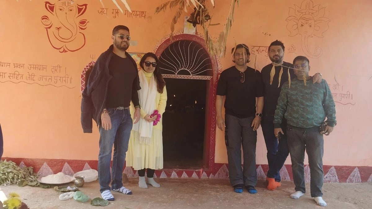 Before the IND vs NZ semi-final match, MS DHONI reached the shelter of Baba Gorakhnath.