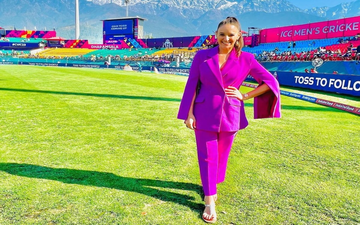 This beautiful presenter is spreading her magic in the World Cup, why are cricket fans crazy about her?