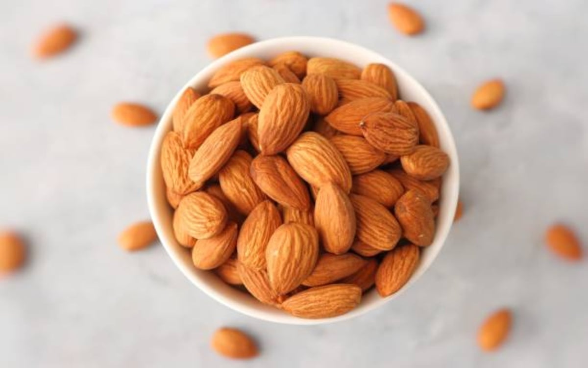 Health Tips: Eating excessive almonds in winter season can be expensive, know what the harm can be.