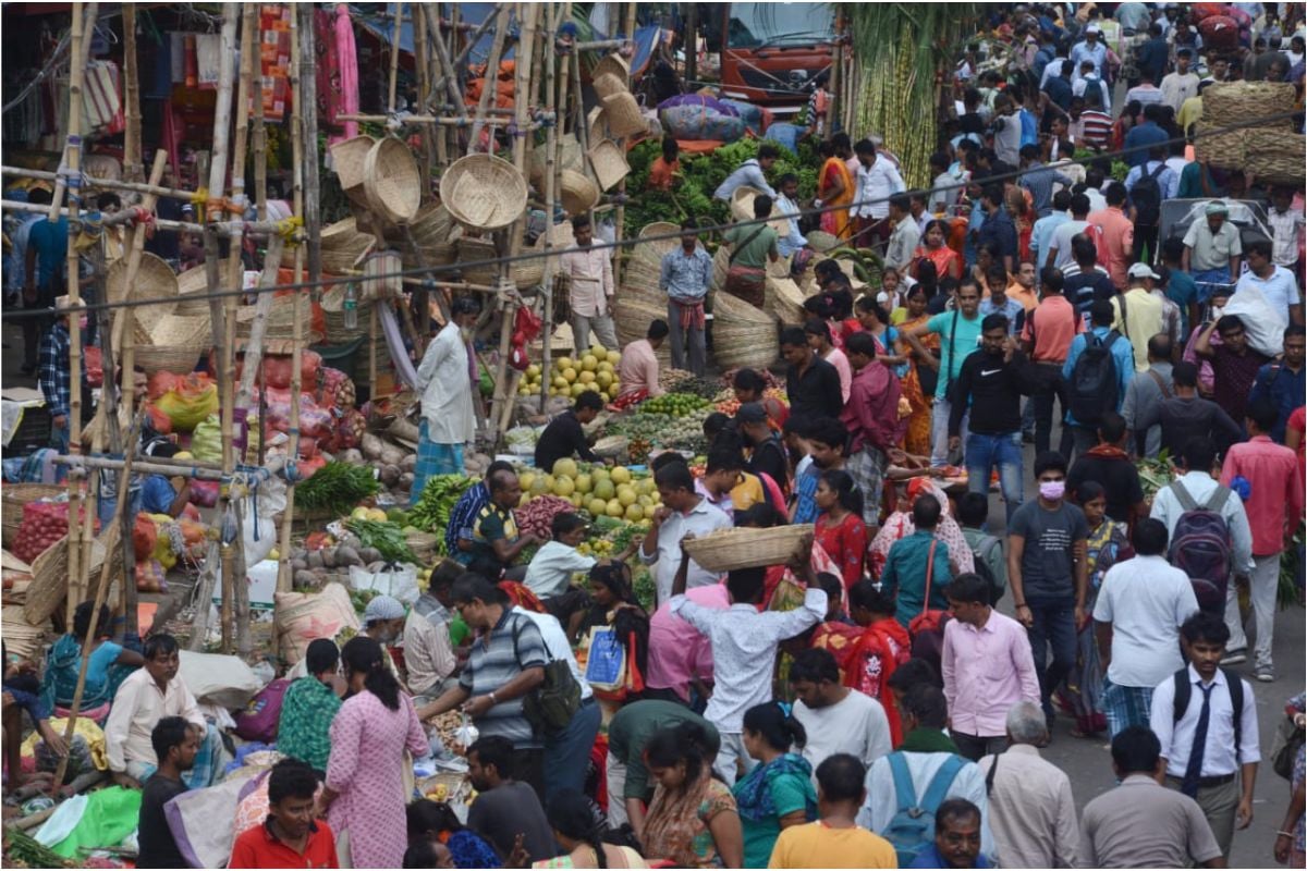 Photos: There is increased excitement in various markets of Kolkata and the district due to the great festival of folk faith.
