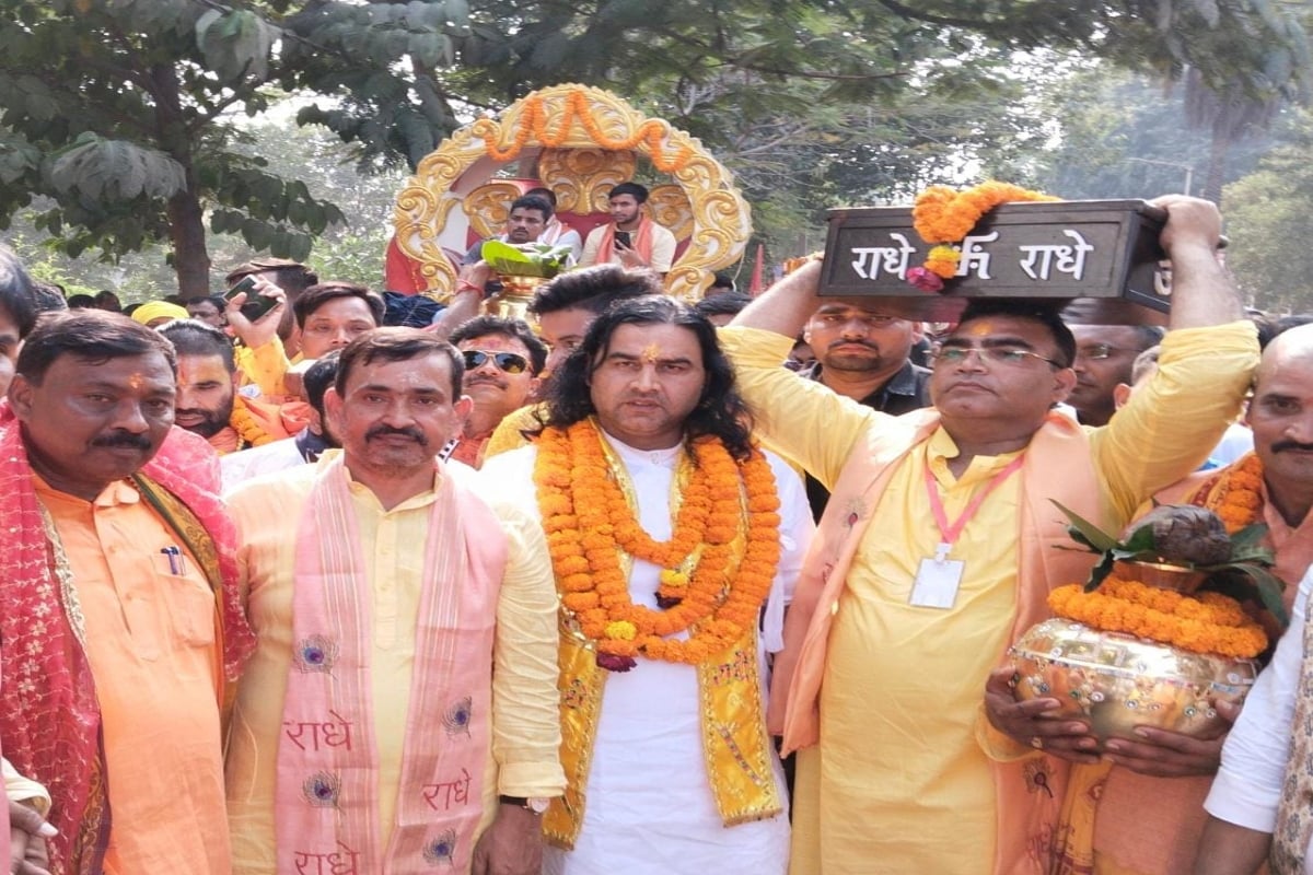 PHOTOS: Storyteller Shri Devkinandan Thakur in Palamu, crowd of devotees gathered in Kalash Yatra 