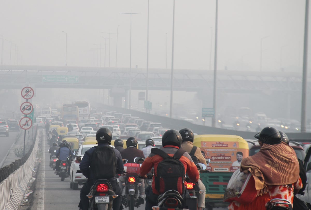 Delhi Pollution: Burning sensation in chest, pollution in eyes!  Delhi's condition 'serious', see photos