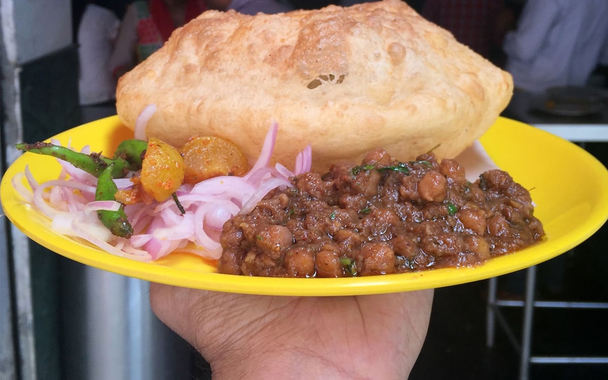 If you want to taste Chole-Bhatura at IGI, you will have to spend hundreds of rupees, the taste is like this