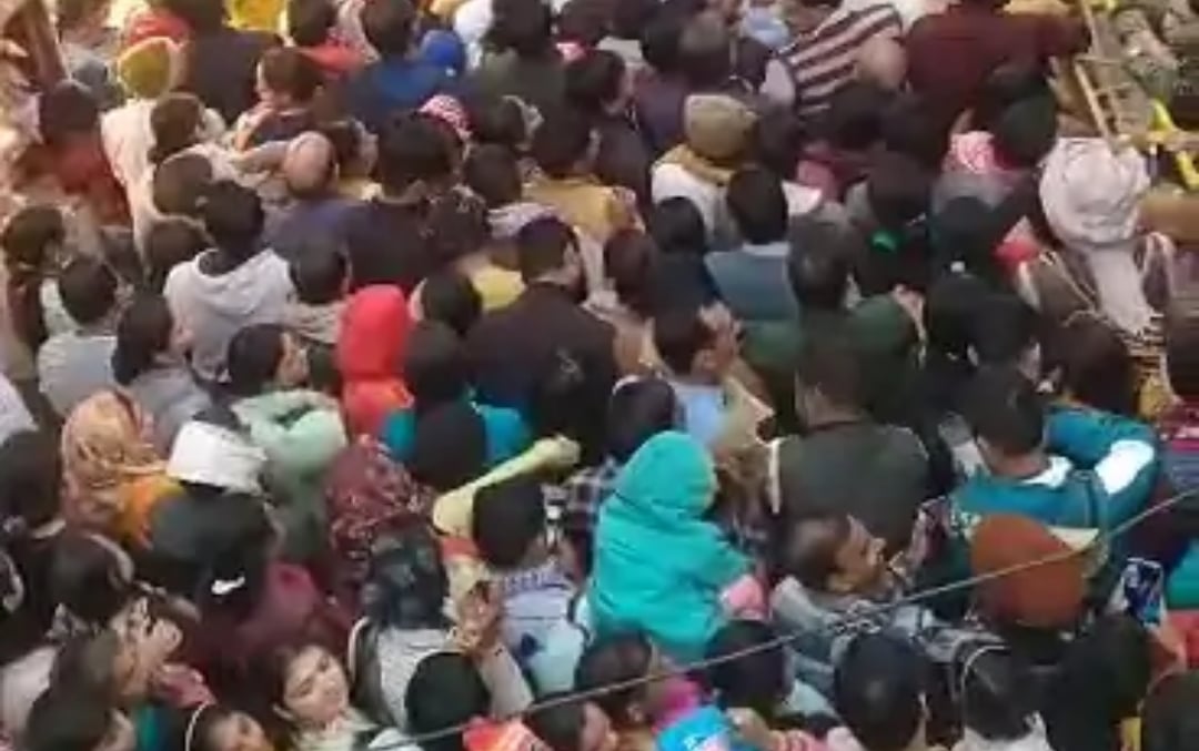 Flood of faith gathered on Kartik Purnima, Aditya Thackeray, Priyanka Chaturvedi reached the doorstep of Banke Bihari. 