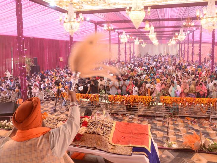 Kanpur: On the birth anniversary of Guru Nanak Dev, three lakh people served langar in Motijheel.