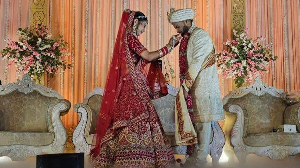 PHOTOS: Indian bowler Mukesh got married at night, left for Raipur in the morning, know the reason...