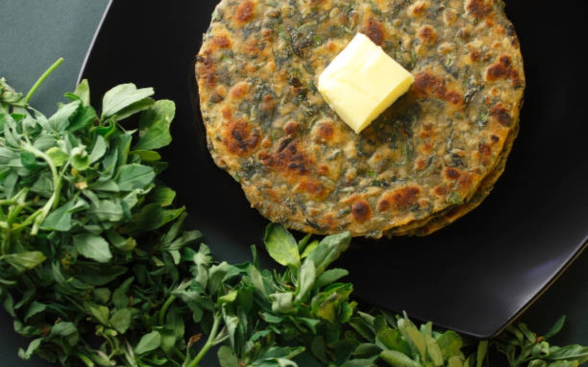 Make delicious fenugreek parathas for breakfast on winter mornings, everyone from kids to adults will lick their fingers and eat them.