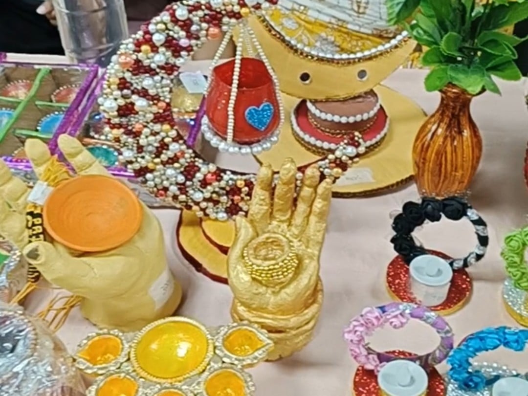 Agra: Earn money while learning fine arts, children made such products from junk that can brighten your house.