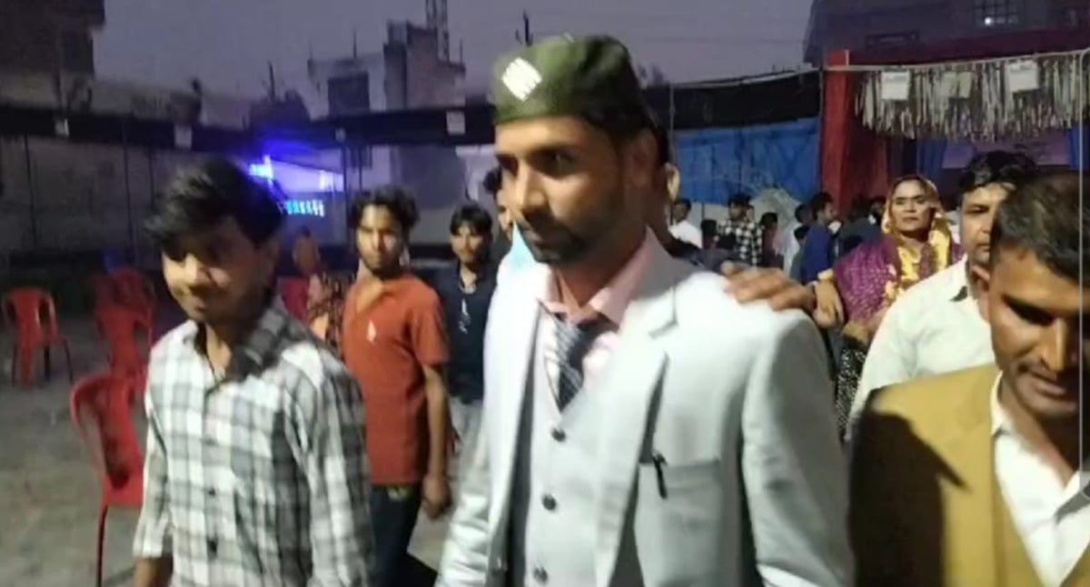 Aligarh: They were demanding a car as dowry, when the police started taking the groom into custody and taking him to the police station, he left the demand for marriage.