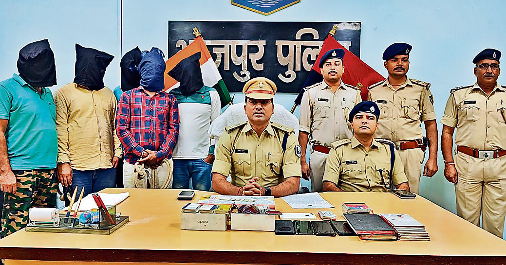 Bhojpur Police exposed the vehicle theft gang, used to prepare fake documents with the help of insurance company personnel.